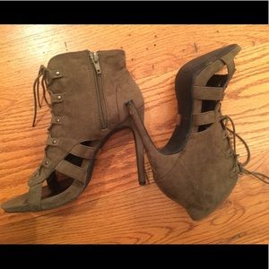 Wild Diva Heels, Green